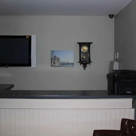 Hotell Mono 2*
